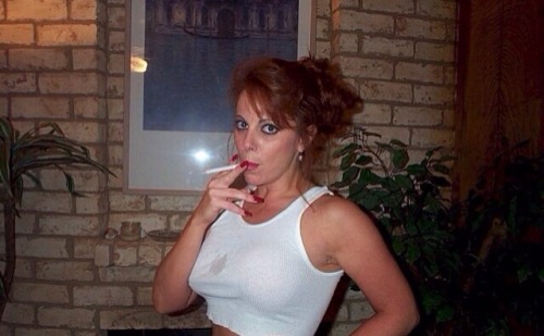 roadrunnerfur:smokingfetishdom: You’ve just got to respect a sexy smoking MILF who knows how to use 