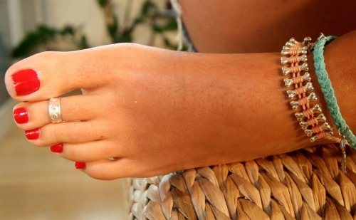 frostedfeet:  I love how dressed up her feet are! bjproductions365:  Outrageous arches