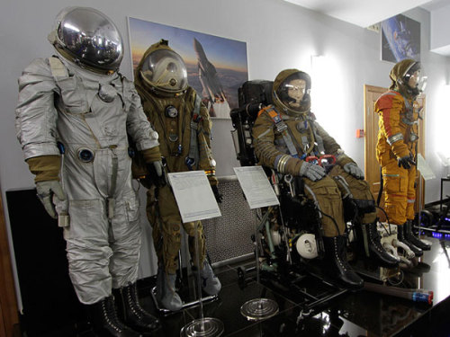 popmech:  Step inside the Russian spacesuit factory
