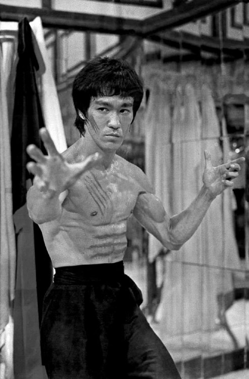 taichikungfu:  Bruce Lee’s Kung Fu Photos  tai chi shoes  is the best Kung Fu
