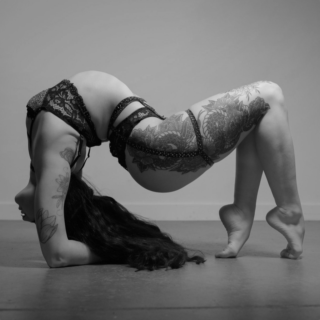 la-dame-aux-pieds-nus:@orchid-95 - 📸 @/gabinomphoto