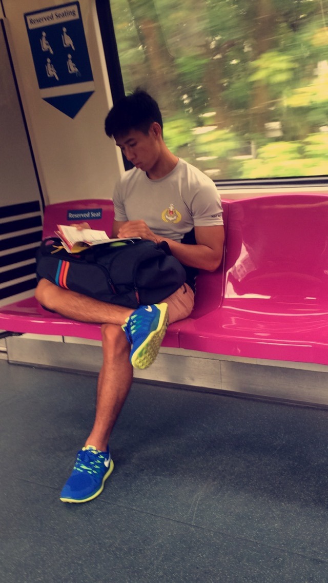 merlionboys:  Fan Submission: ‘Navy hunk on MRT’ Taking the train can be tiring