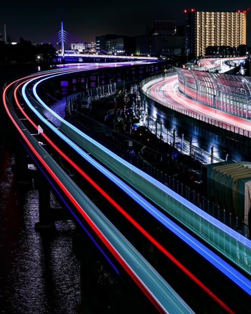 もひとつ。別カットの #比較明合成 #長秒露光 #night_gram #eosrp #東京モノレール #lighttrails #八潮橋 #vanishingpoint #nightlights #