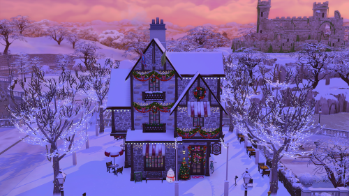  Christmas Village Pub Lot Description:  I needed a pub for Britechester so I made this higgelty pig