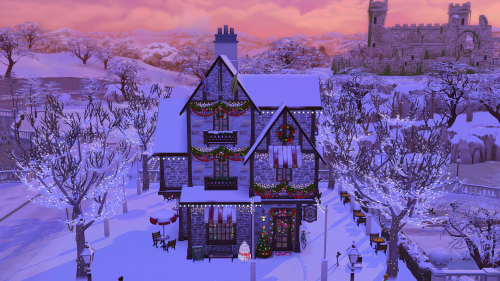 Christmas Village Pub Lot Description:  I needed a pub for Britechester so I made this hig