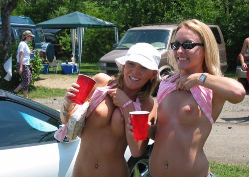 festivalgirls: Boobs for beers! ift.tt/2fdwMya