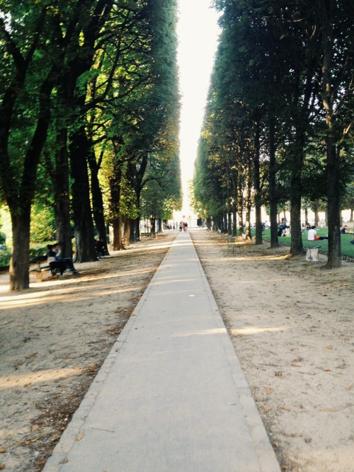 JARDIN DU LUXEMBOURG (CLICK ON PIC FOR MORE)