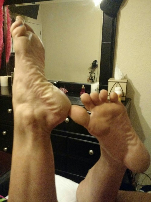 roughsoles: footgoddessfaith:Who needs GoddessFaith’s deeply and thickly rippled, dirty, dry, 