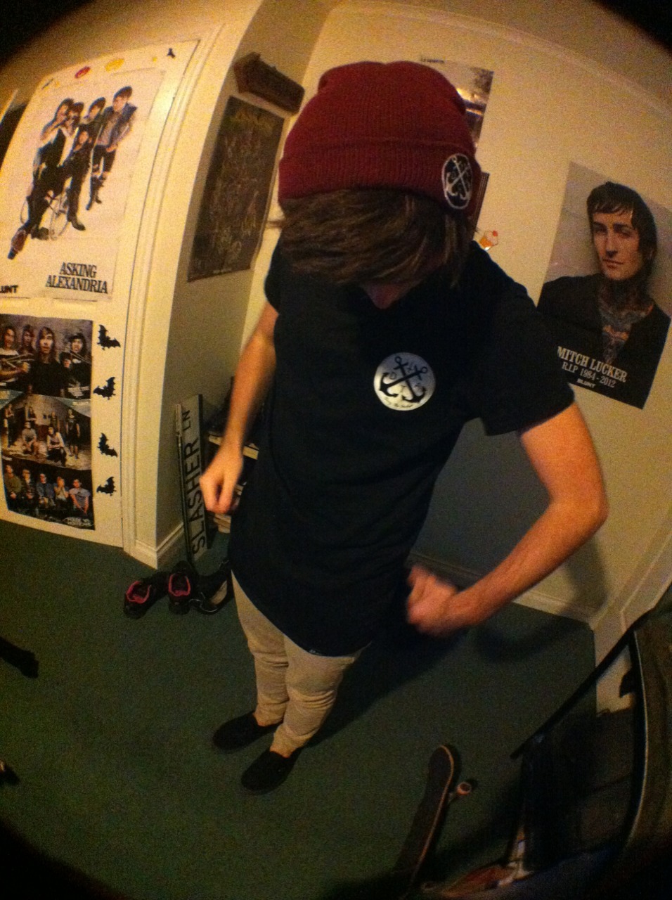 bringmelights:  reqreant:  bringmelights:  can I have your beanie and shirt pls 