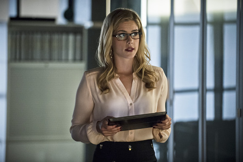 charlotte-90:Stills for Arrow 3x07 “Draw back your bow”I’m a little shocked, but I just realized how