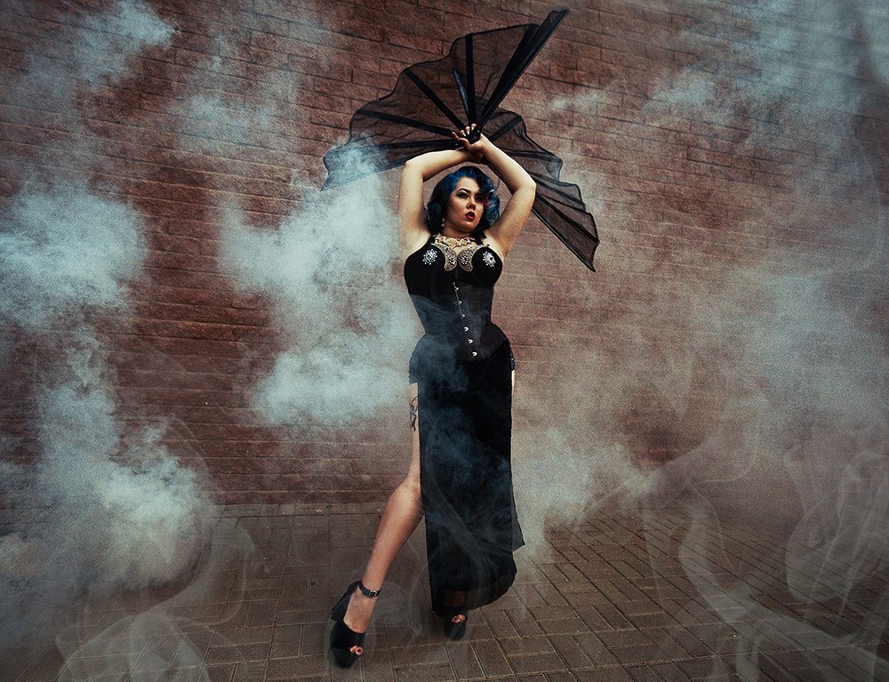 russianfamouscurves:  Russian burlesque performer Radmila Rockie Zombie .New Hair!!!!