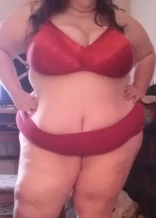 wickedlywenchy:  And finally, someone asked for a bra and panty full body shot…..here ya go