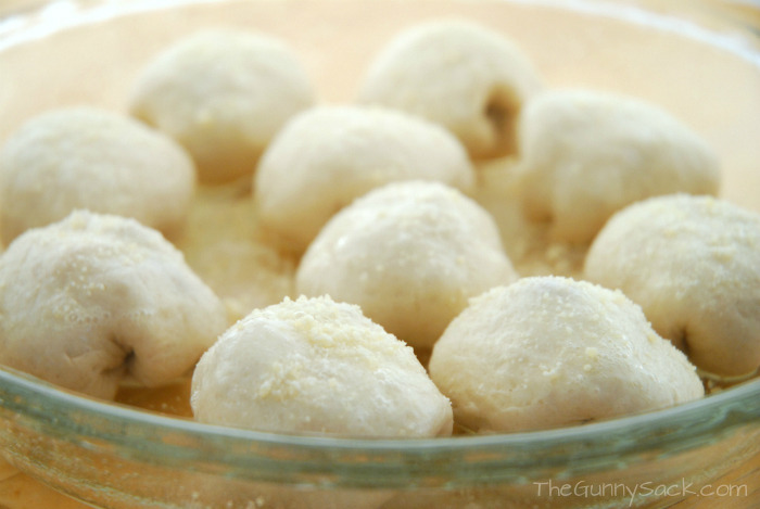 boozybakerr:  Bacon Cheeseburger Pizza Balls 
