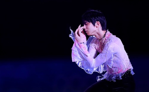 yuzuruhanyuedits:“No one can skate as he does. No one uses the music like Hanyu Yuzuru does.&l