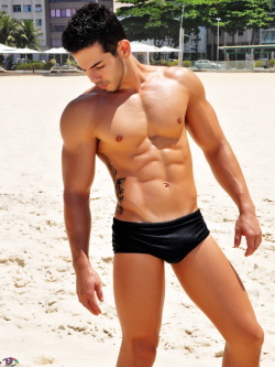 androphiles:  Hey guys! If you like this, please follow me at Androphiles! Loads more posts to come.