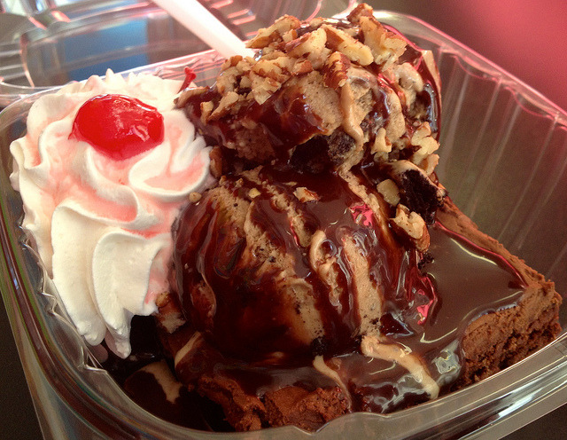 veganfood:  Vegan Brownie Sundae by Rambling Vegans on Flickr. 