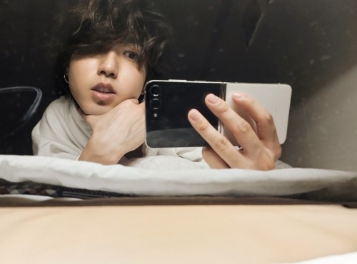 Thinking About How Jisung So Casually Has A Mirror Right By His Bed So He Can Make You Watch Yourself