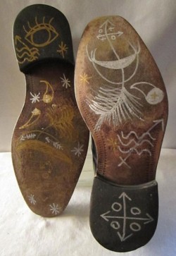 pearl-nautilus:  Unda Wata Man’s Shoes by Tosha Grantham (Shoes for Walking in a Parallel Universe) source: