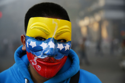 andreinandrea:  A Venezuelan protester poses for a portrait at Altamira square in Caracas. Estos son los estudiantes, que sin armas, protestan en Altamira, municipio Chacao, contra el gobierno de Nicolás Maduro, Jóvenes que luchan y arriesgan sus vidas