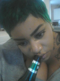 omgyouresopretty:  Green hair, green bottle