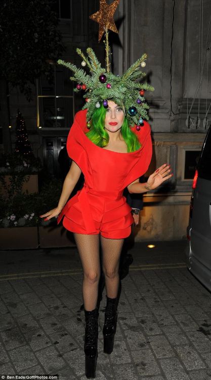 kristenwiiggle:  citymod:  sharissaaaa:  chloesevignyc:  Telephone continuation confirmed  @citymod  This just in! LG5 is CHRISTMAS themed! someone insert the gif of Mariah saying get festive I’m on mobile   