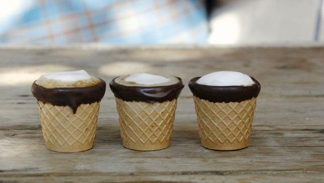 This edible coffee cup is dipped in chocolate
Clever coffee shop delivers an edible coffee cup that solves the packaging problem and looks good too.