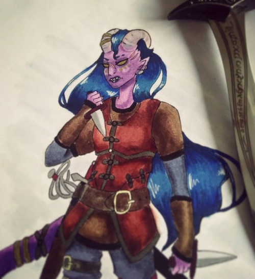 full colour piece of my DnD character: Xyrena! i ended up redesigning a lot, including her chest arm