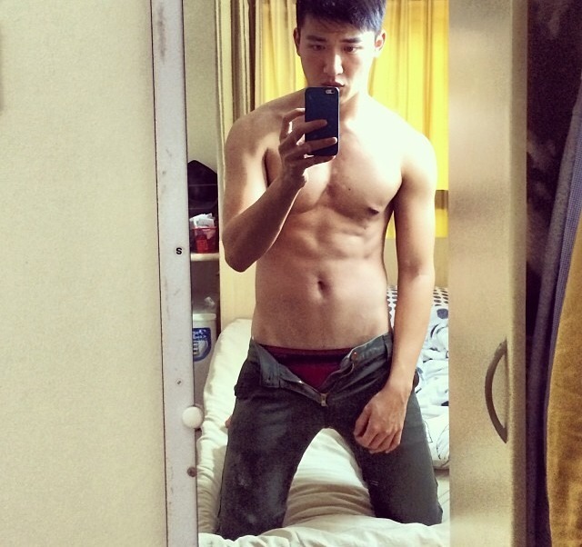 j-aime-asian-men:  yumyumasianhunks:  yum yum Asian hunks. check out my blog  Love