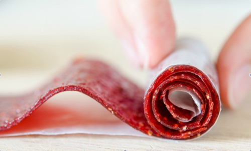 frickyeah1990s:  tentaclecupcakes:  thecakebar:  Homemade Fruit Rollups Tutorial  mmmm. i want to try this~*  me dos