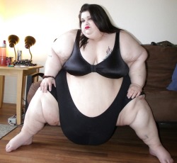 fatoverfedssbbwpiggy:  Wanna fuck a sexy bbw women? CLICK HERE! 