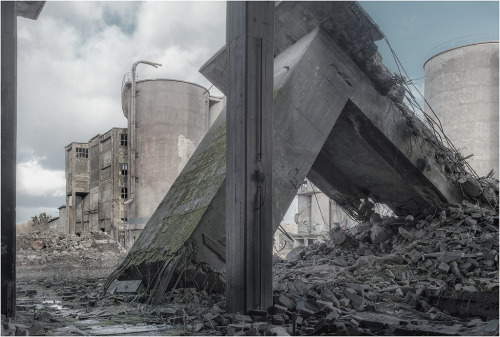 Modern Ruins - Series par Markus LehrVia Flickr :See the whole series on my website: www.markuslehr.