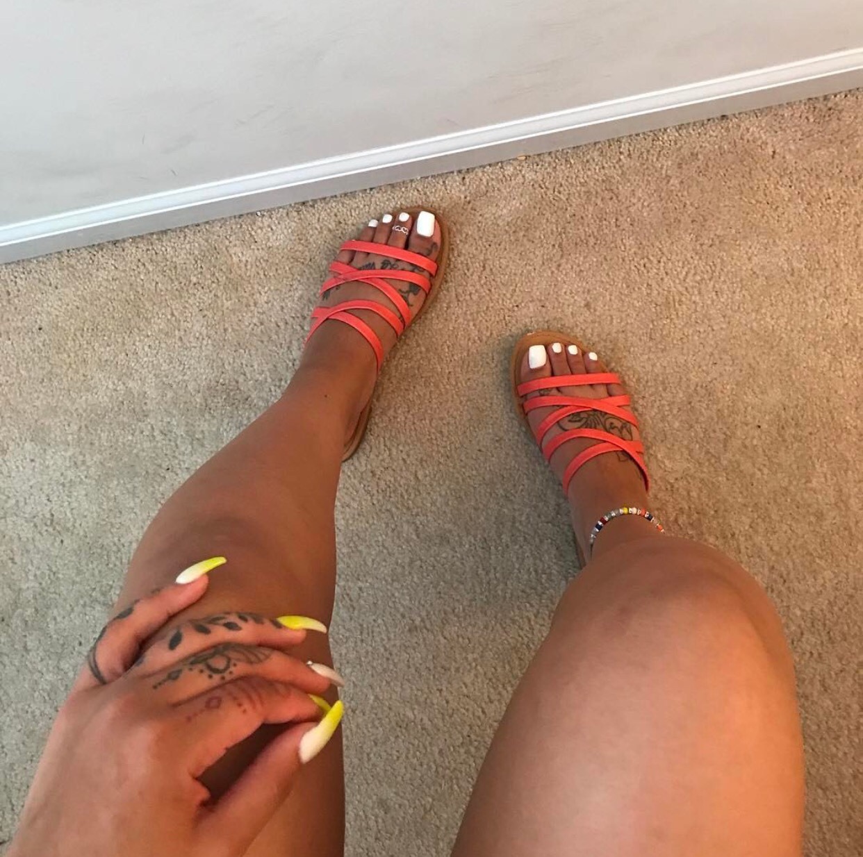 freakyebonyfeettoes:  Pretty Latina feet 👄👣