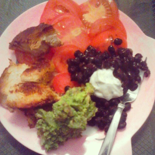 Fajita chicken, tomatoes, black beans, guacamole! My plate! #lowcarb #eattogrow #eatclean #foodporn 