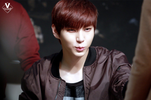 prince-taekwoon:  cr.: V.Cloud / do not edit 