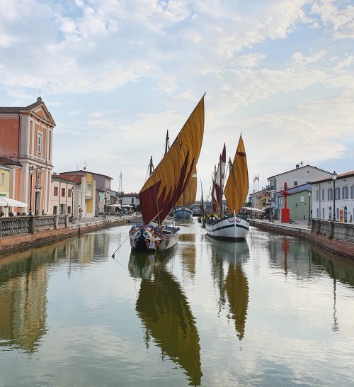 IL PORTO CANALE DI CESENATICO Per un isolano, ogni nuova terra inizia da un porto ed ogni nuovo luog