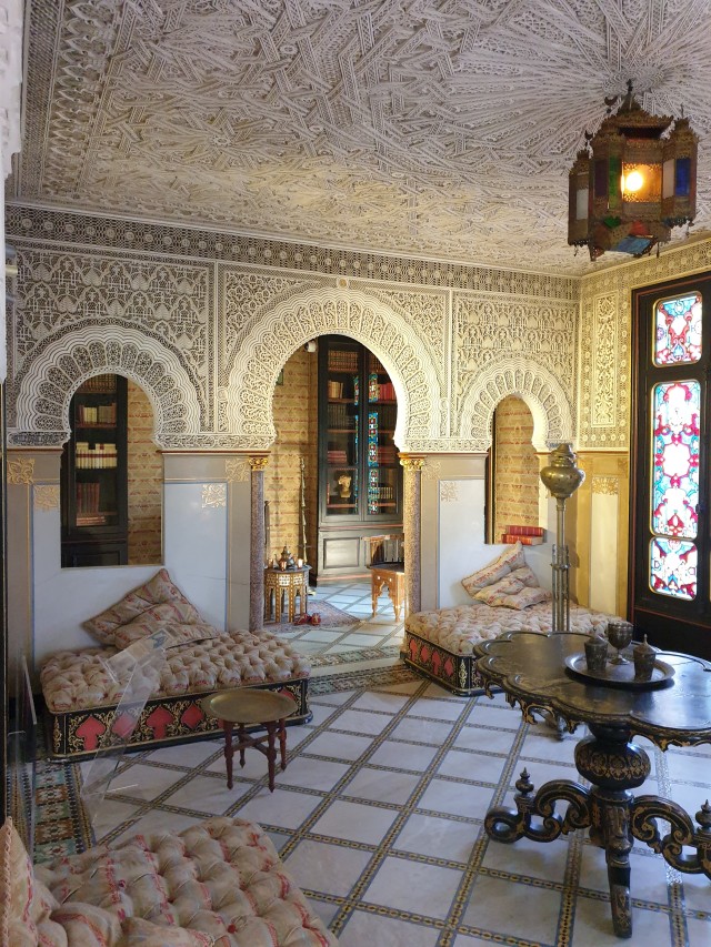 a photo of an intricately carved and decorated room in classic moorish style, inspired by the Al-hambra
