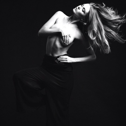 thebeautymyeyebeholds:  @yveshuy by @melwitharosee http://ift.tt/1eVyCz4