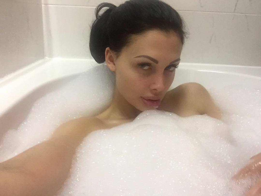 The best place for thinking is bathtub.👀 by alettaoceanxxxx_