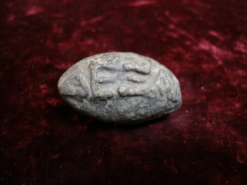 museum-of-artifacts:Lead sling bullet, inscribed with DEXAI, (meaning in greek&quot;Catch!“) 4th Cen