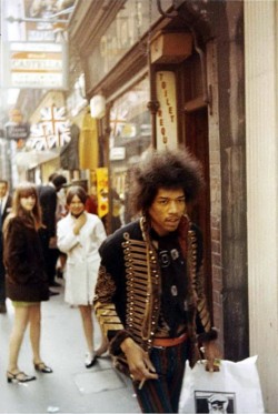 babeimgonnaleaveu:  Jimi Hendrix walking down Carnaby Street, London, June 1967. 