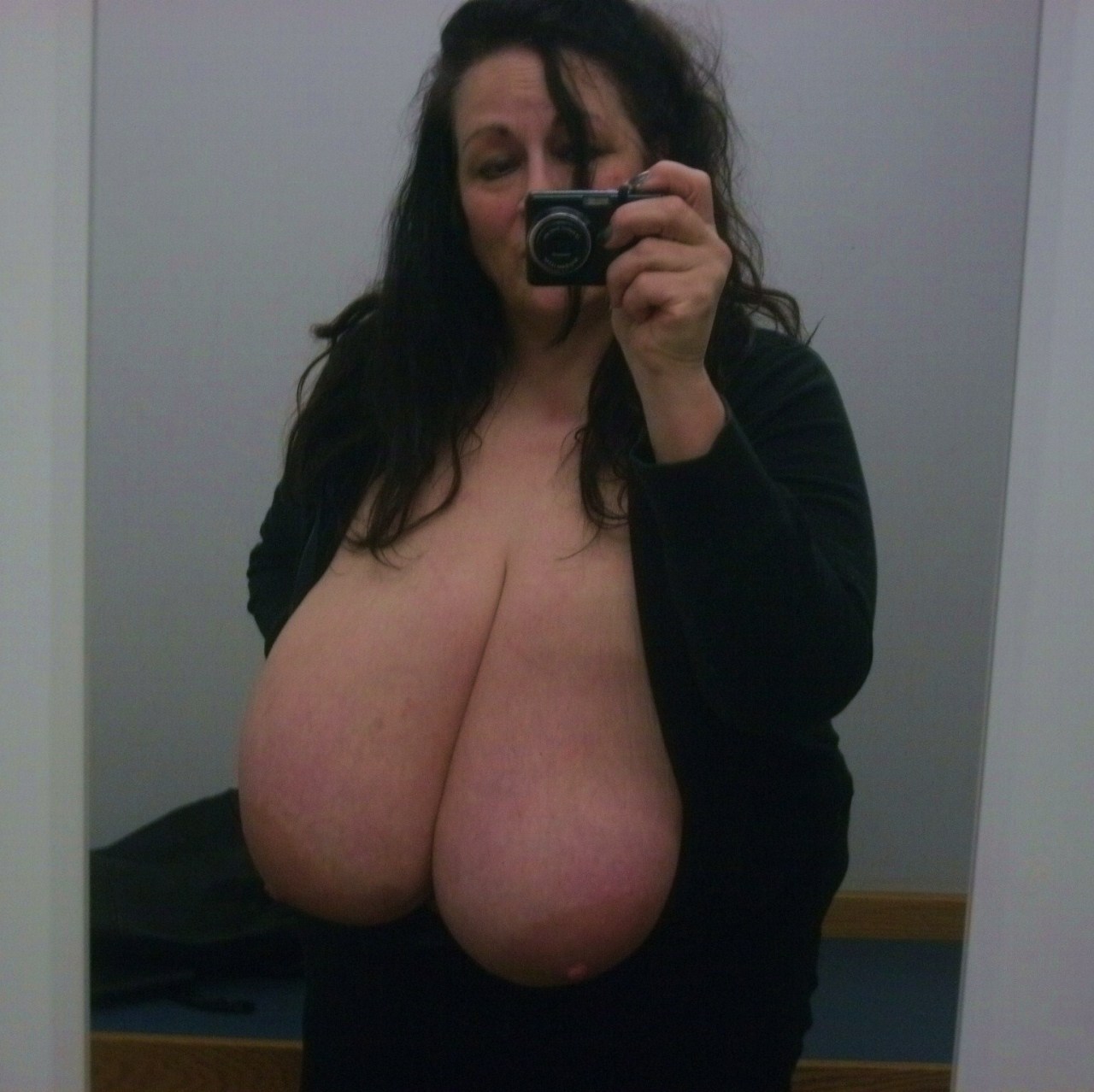 heavyandhanging:  46ll:  undressingindressing room  just perfect
