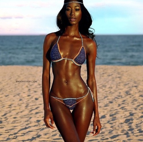 deebott:  highcheekboneshawty:  I LOVE THEIR BODIES  Ideal bone structure