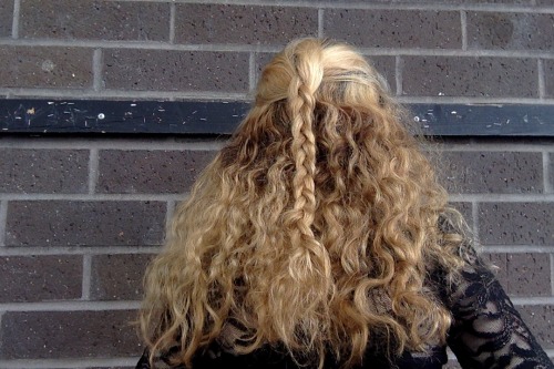 ist-femin:  good hair=bad skin?