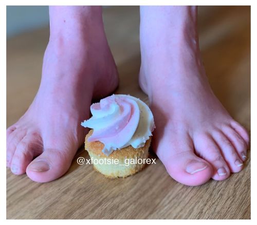 A heavenly sweet photo …. to see the video of my toes squishing the delicious cupcakes or the