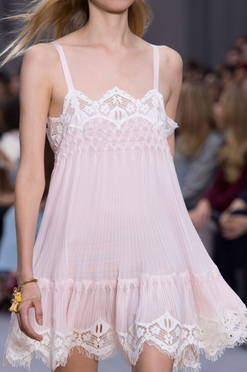 runwayandbeauty:  Detail at Chloé Spring 2016 Ready to Wear, Paris Fashion Week. 