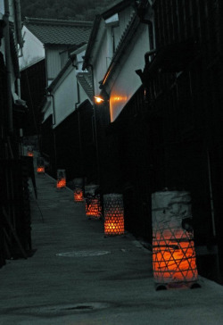 thekimonogallery:  &ldquo;Light The Way&rdquo;.  Japan.  Photographer unknown 