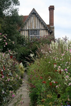 pagewoman: GREAT DIXTER GARDENS by Mijkra on Flickr