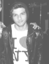  Kissued asked: “Chay Suede ou Arthur Aguiar?”   