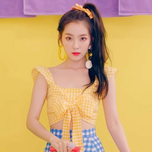 i don&rsquo;t know what put here sooooo – cof – this is yellow like pineapple