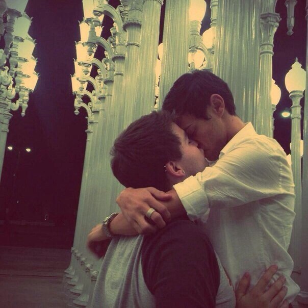 omgaylove:  http://omgaylove.tumblr.com/
